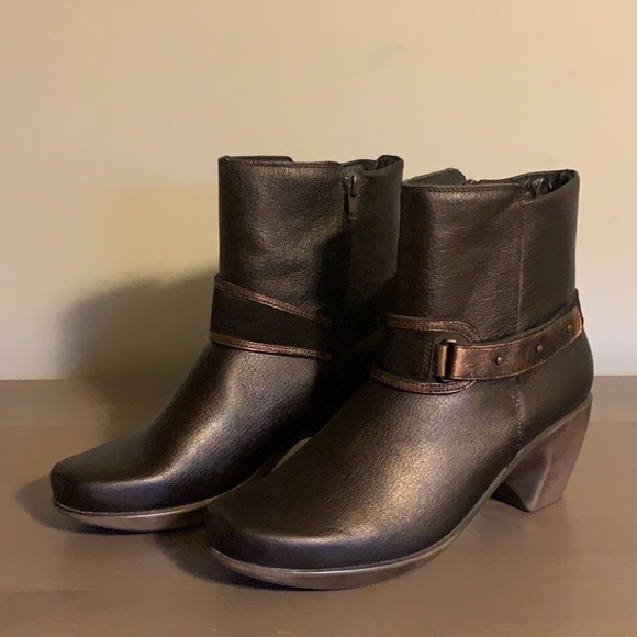 🆕 NAOT Metallic Leather Booties - Women’s Size 40 - Picture 2 of 7